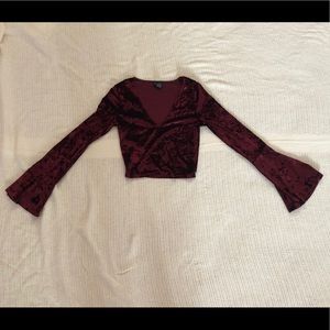 rue21 velvet maroon bell-sleeved crop top (S)